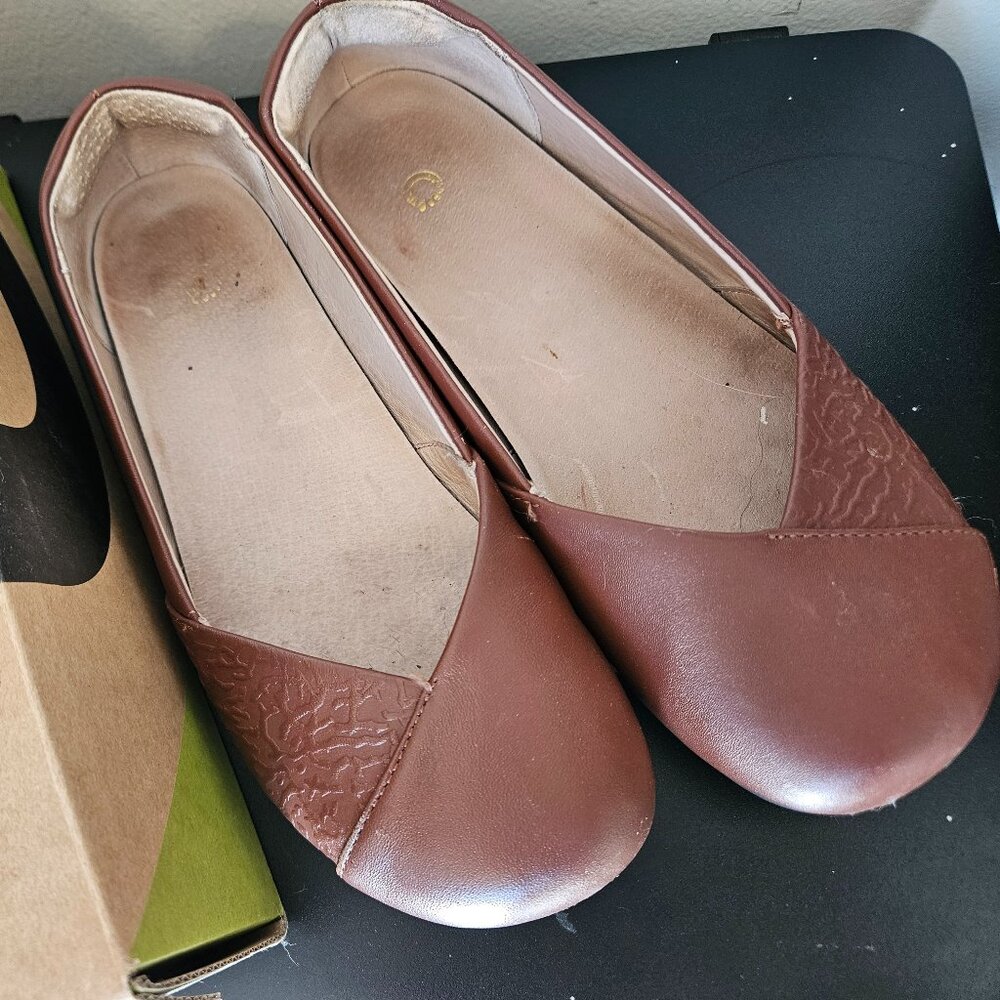 Xero Phoenix Leather - Women's Dressy Flat